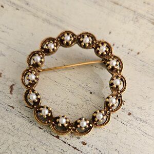 Vintage 1950s 'Circle' Pin Brooch, Gold-tone with Pearls